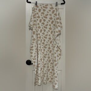 Silver One Soft Neutral Animal Print Blanket 30” x 39”